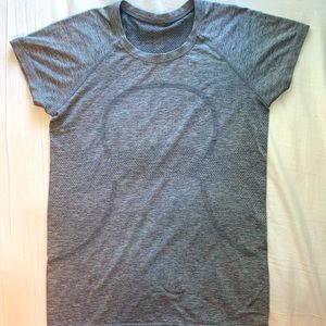 GREY/SLATE/WHITE LULULEMON SWIFTLY TECH SHORT SLEEVE SIZE 10